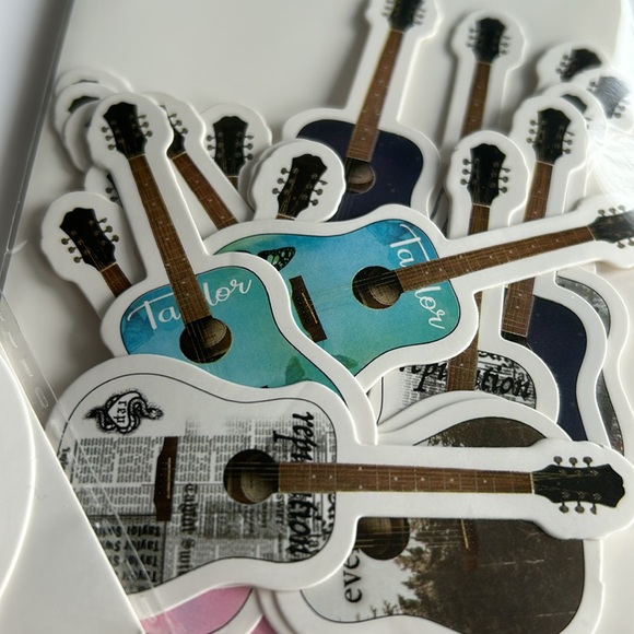 Taylor Swift Party Bundle Includes Wall Tapestry & Party Garland New Product - Picture 4 of 11